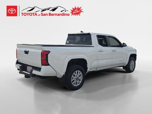 Certified 2025 Toyota Tacoma SR5 AWD/4WD image 5
