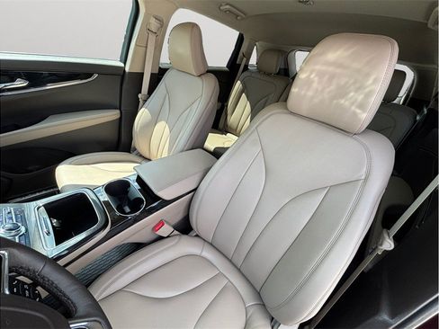 Used 2022 Lincoln Nautilus FWD image 19