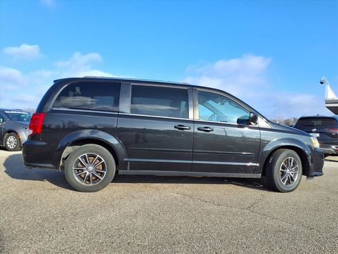 Used 2017 Dodge Grand Caravan SXT w/ Driver Convenience Group FWD image 32