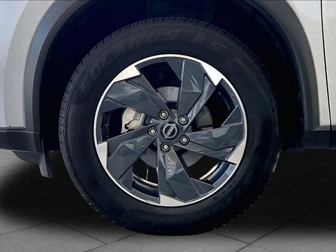 Used 2024 Nissan Rogue SV AWD/4WD image 11