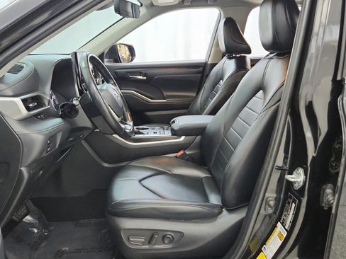 Used 2022 Toyota Highlander XLE AWD/4WD image 21