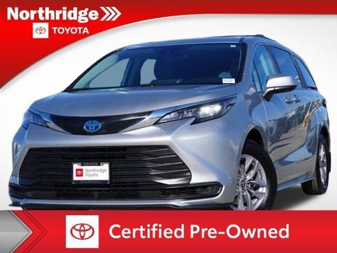 Certified 2024 Toyota Sienna LE image 1