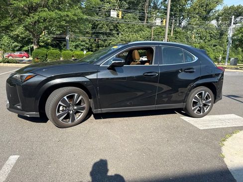 Used 2025 Lexus UX 300h AWD w/ Accessory Package (Z2) image 4
