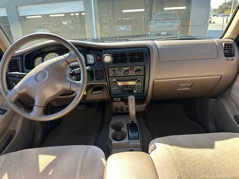 Used 2002 Toyota Tacoma PreRunner w/ SR5 Pkg w/ Chrome Pkg RWD image 8
