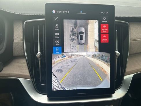 Used 2025 Volvo XC90 B5 Plus image 23