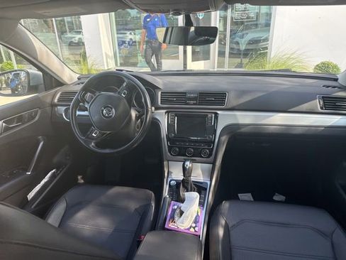 Used 2019 Volkswagen Passat 2.0T Wolfsburg FWD image 11