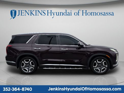 Used 2023 Hyundai Palisade Limited w/ Cargo Package FWD image 2