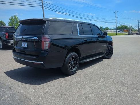 Used 2022 Chevrolet Suburban LT AWD/4WD image 30