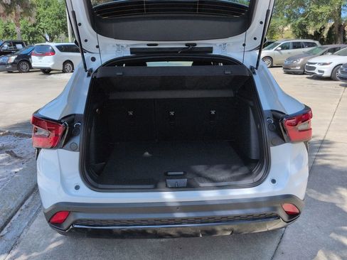 New 2026 Chevrolet Trax RS w/ Sunroof Package FWD image 24