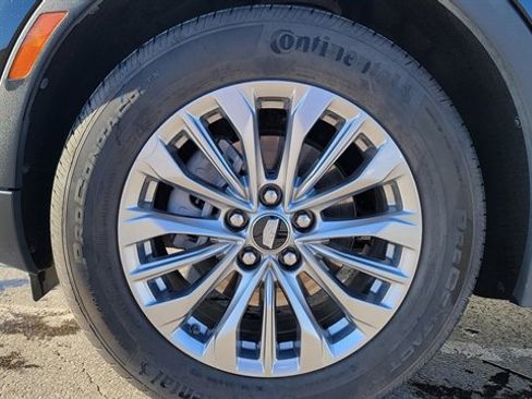 Used 2024 Cadillac XT4 Premium Luxury image 10