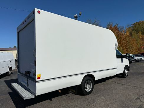 Used 2016 GMC Savana 3500 image 10