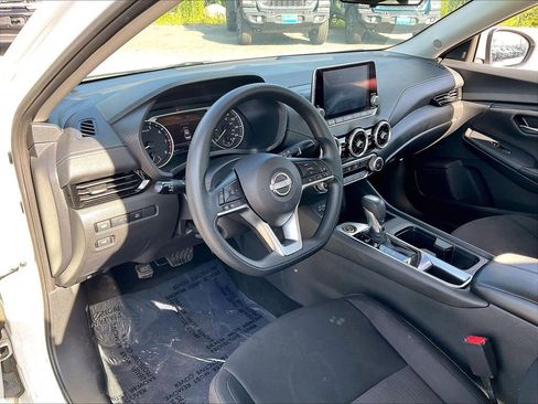 Used 2024 Nissan Sentra SV FWD image 8