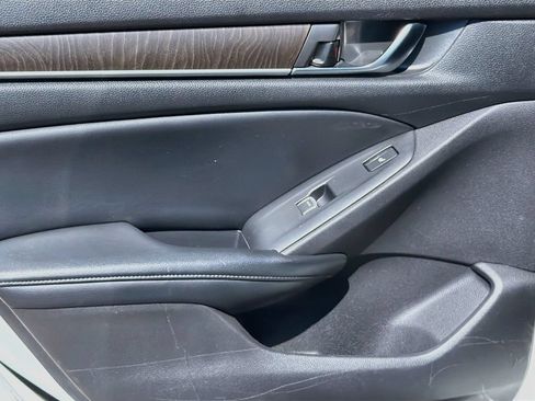 Used 2018 Honda Accord Touring image 15