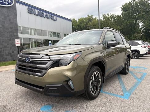 Used 2025 Subaru Forester Premium AWD/4WD image 1