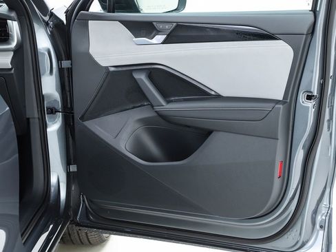 New 2026 Volkswagen Tiguan SE R-Line image 32