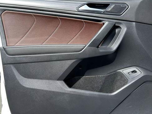 Used 2022 Volkswagen Tiguan SEL R-Line image 22