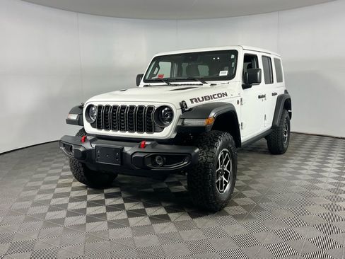 Used 2025 Jeep Wrangler Unlimited Rubicon image 2