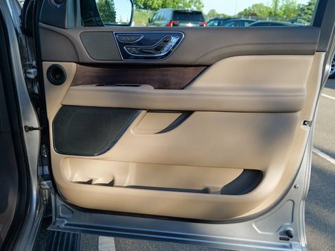 Used 2023 Lincoln Navigator L Reserve AWD/4WD image 35