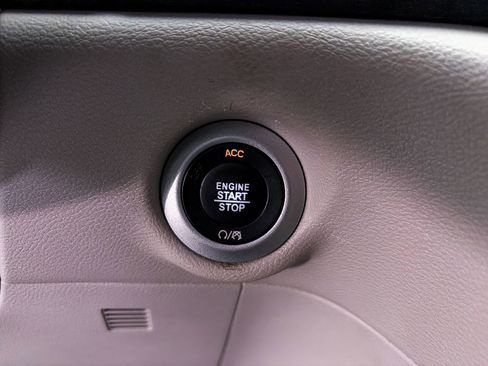 Used 2022 Chrysler Pacifica Touring-L FWD image 26