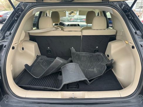 Used 2019 Jeep Cherokee Latitude w/ Popular Appearance Group image 16