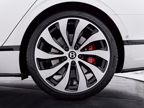 Used 2022 Bentley Flying Spur V8 AWD/4WD image 32