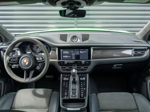 Certified 2025 Porsche Macan GTS image 31