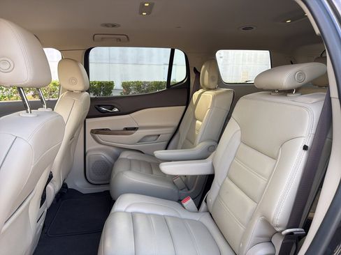 Used 2019 GMC Acadia Denali image 9