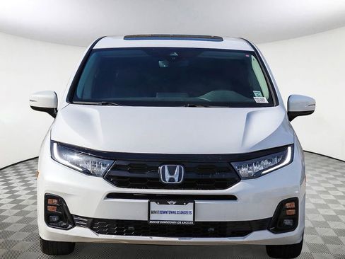 Used 2025 Honda Odyssey Elite image 2