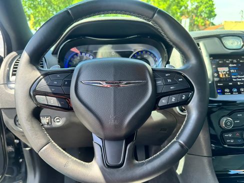 Used 2018 Chrysler 300 S w/ 300S Premium Group RWD image 35