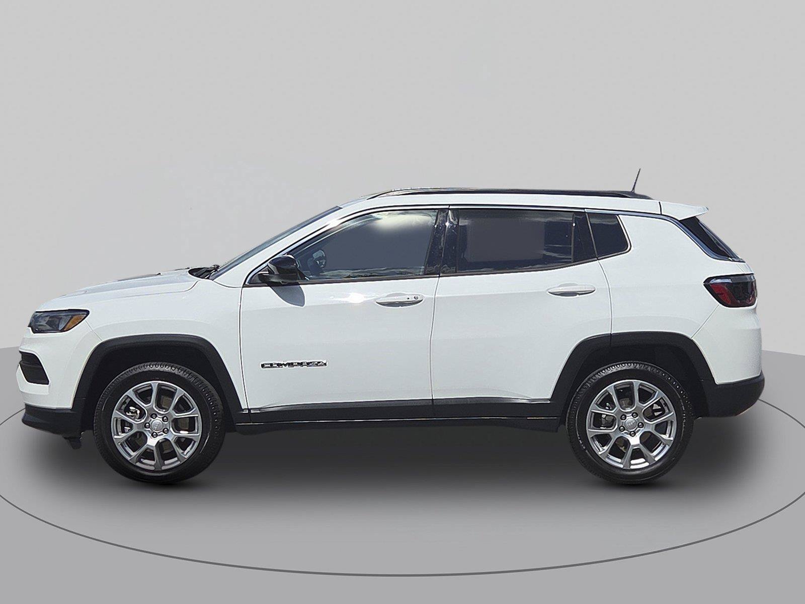Used 2023 Jeep Compass Latitude AWD/4WD image 6