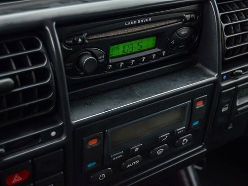 Used 2004 Land Rover Discovery S image 30