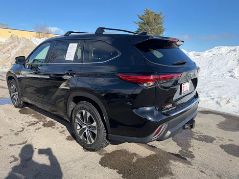 Certified 2022 Toyota Highlander XLE image 3