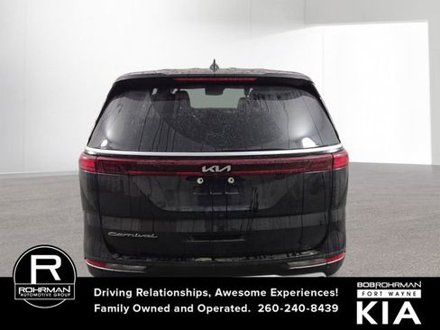 Used 2022 Kia Carnival LX image 8