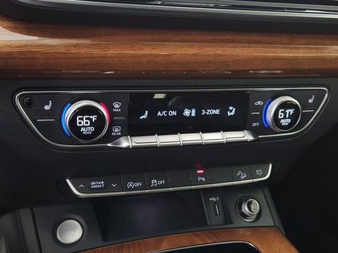 Used 2023 Audi Q5 2.0T Premium w/ Convenience Package image 21