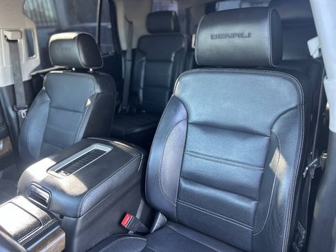 Used 2018 GMC Yukon Denali w/ Denali Ultimate Package AWD/4WD image 17