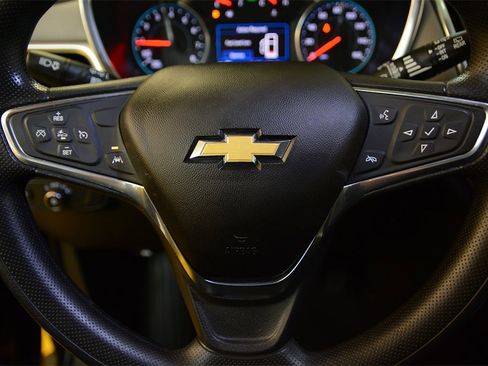 Used 2020 Chevrolet Equinox LT image 19