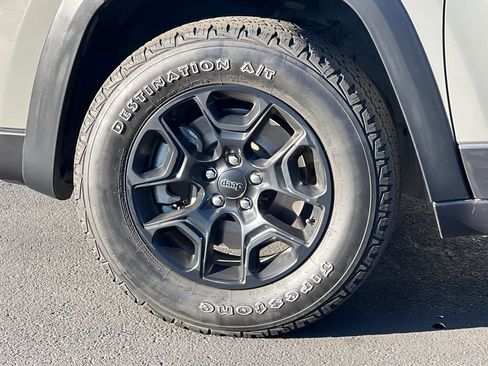 Used 2022 Jeep Cherokee Latitude w/ Trailer Tow Group image 26