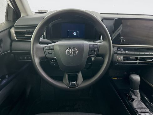 Used 2025 Toyota Camry LE image 18