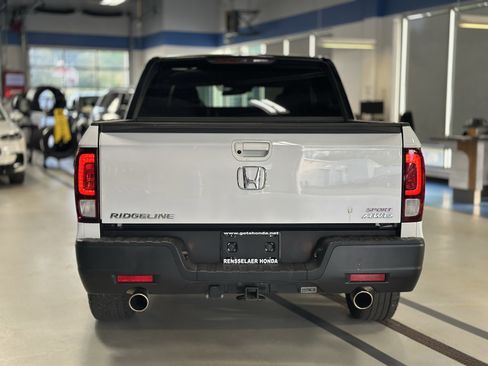 Used 2023 Honda Ridgeline Sport image 5