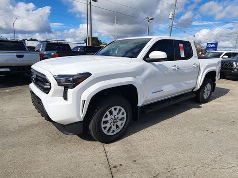 New 2026 Toyota Tacoma SR5 image 3