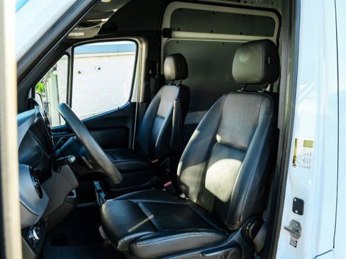 Used 2020 Mercedes-Benz Sprinter 2500 image 28