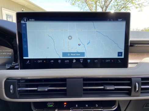 Used 2025 Lincoln Corsair Grand Touring AWD/4WD image 22
