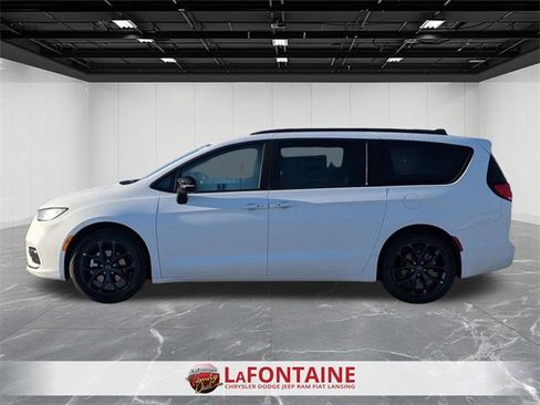 New 2026 Chrysler Pacifica Select w/ S Appearance Package image 2
