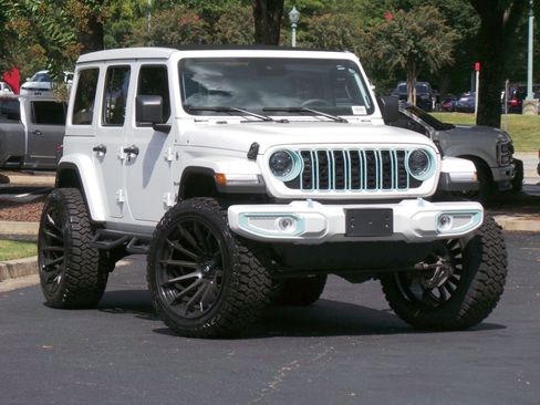 Used 2024 Jeep Wrangler Unlimited Sahara AWD/4WD image 2