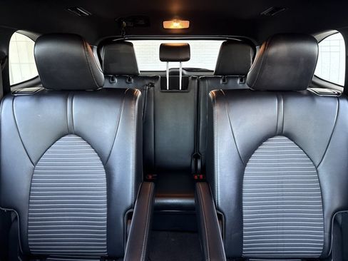 Used 2022 Toyota Highlander XSE FWD image 21