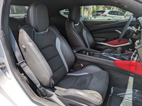 Used 2020 Chevrolet Camaro SS RWD image 17