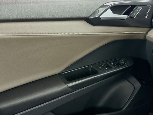 Used 2023 Volkswagen Taos SEL image 15