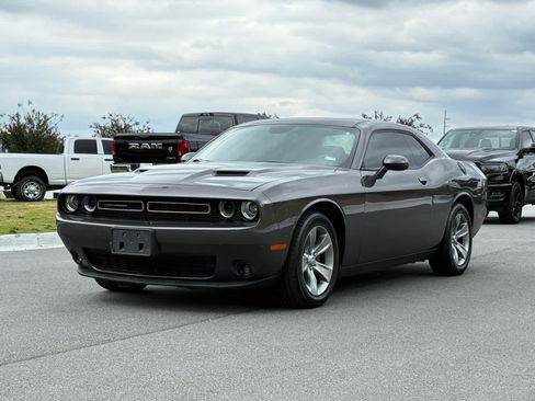 Used 2019 Dodge Challenger SXT w/ Driver Convenience Group RWD image 1