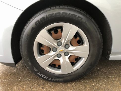 Certified 2017 Chevrolet Cruze LS image 4