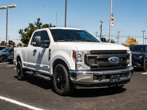 Used 2020 Ford F250 XL w/ Power Equipment Group RWD image 3
